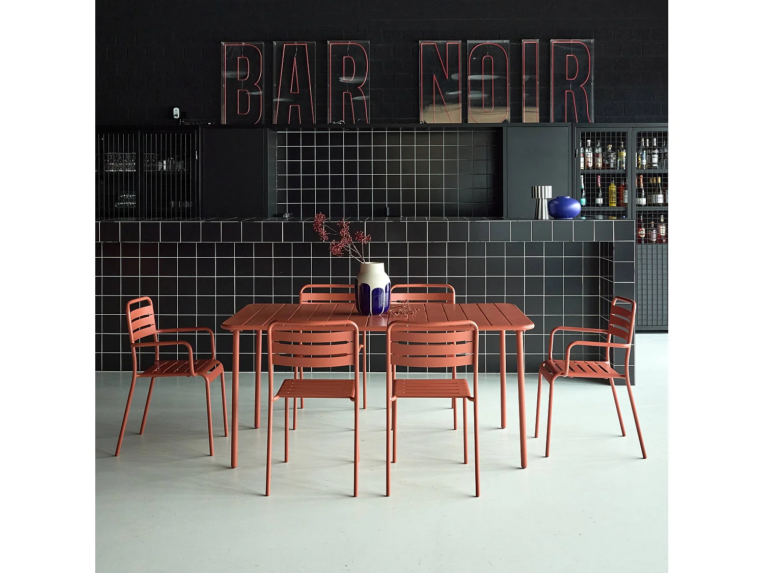 Table de jardin métal + 6 assises terracotta. acier traitement anti rouille