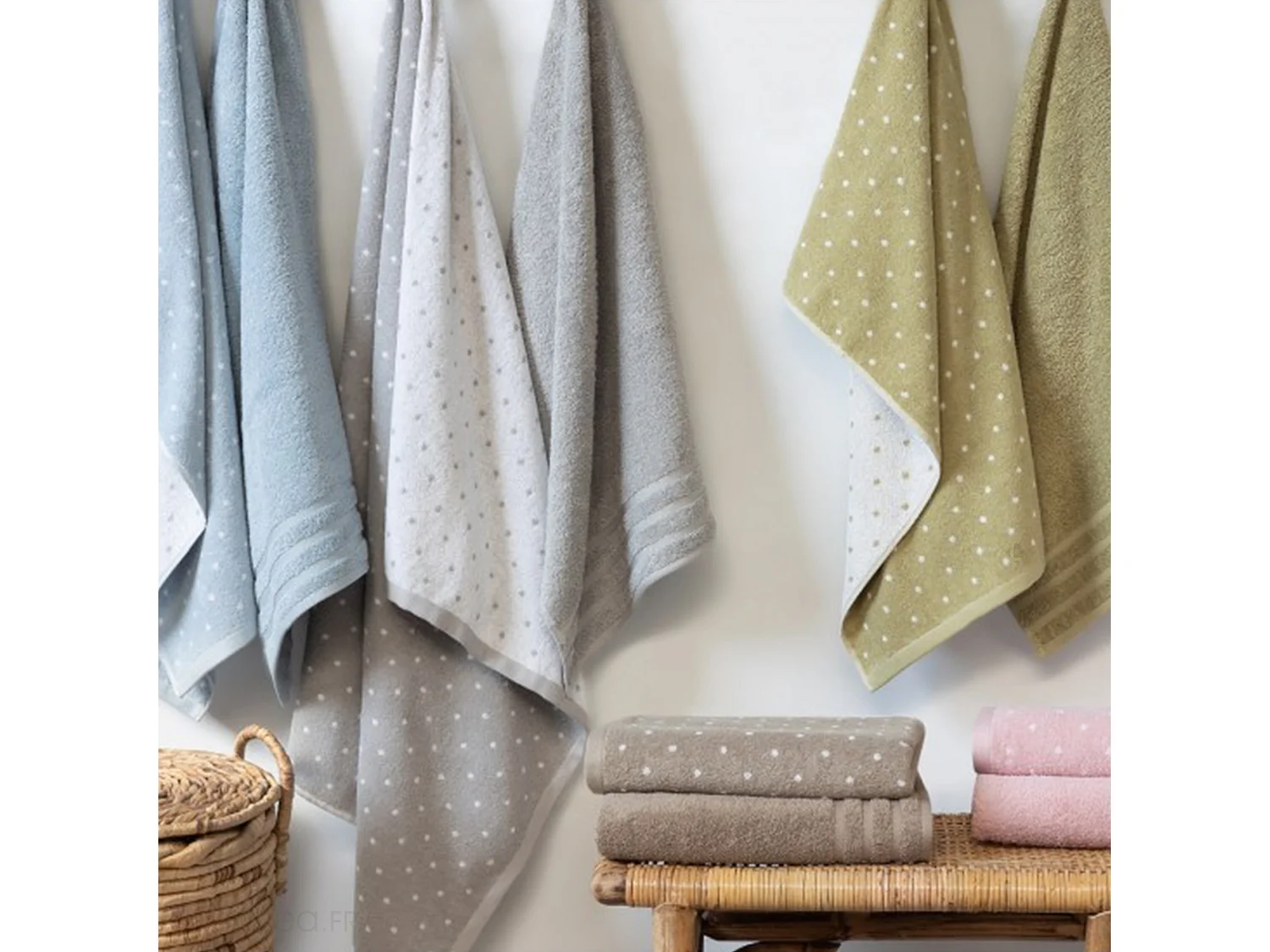 Drap de douche en coton 70X140 cm collection EFFICIENT DOTS vert olive