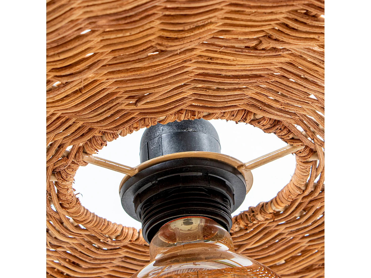 Suspension rotin tressé épurée et élégante