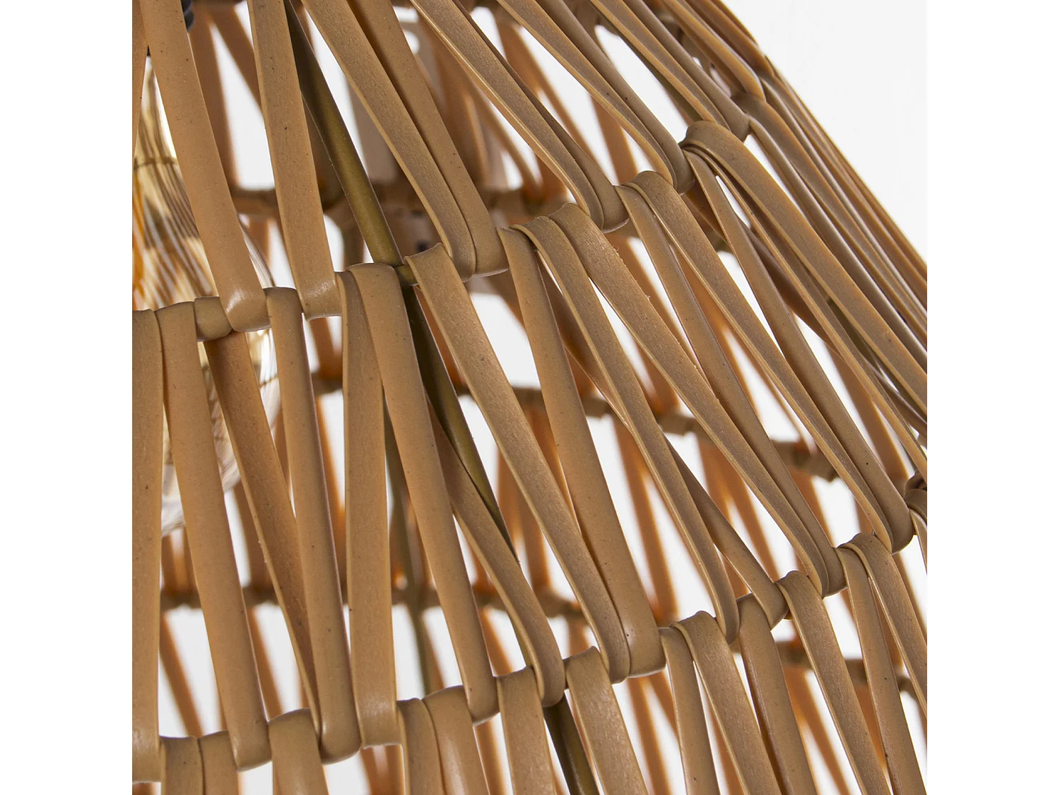Suspension osier tressé pour ambiance cosy naturelle