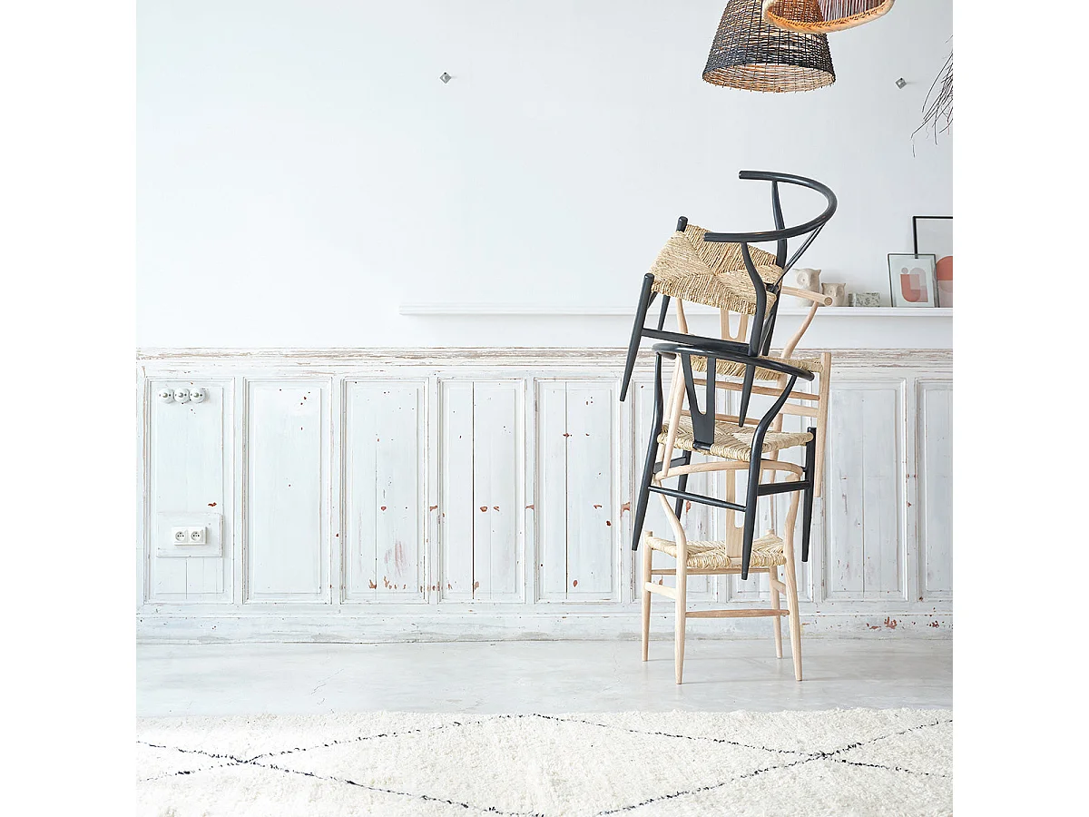 Sedia in legno mindi con seduta intrecciata