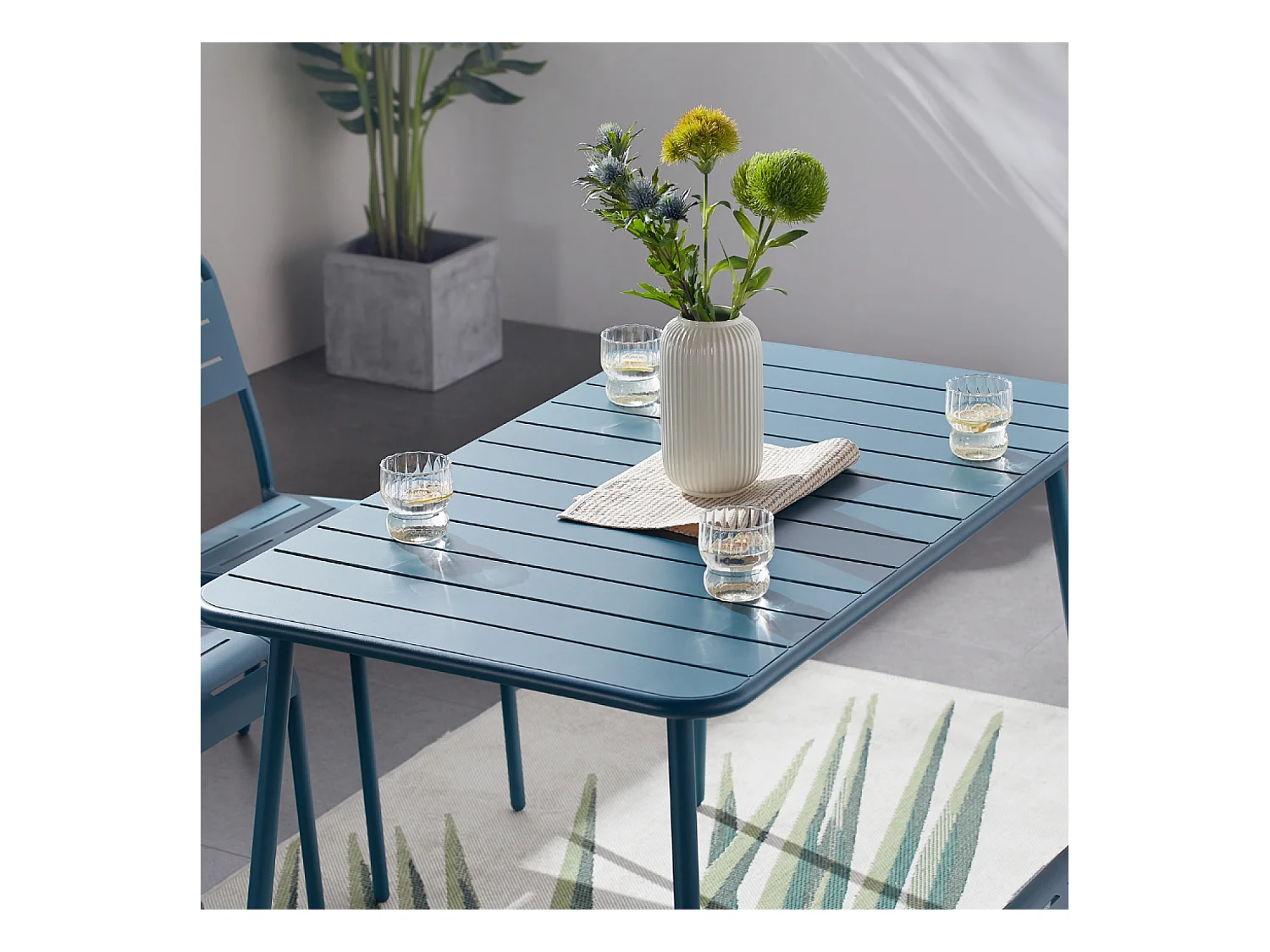 Tuinset van blauw staal voor 4/6 personen BERGAME