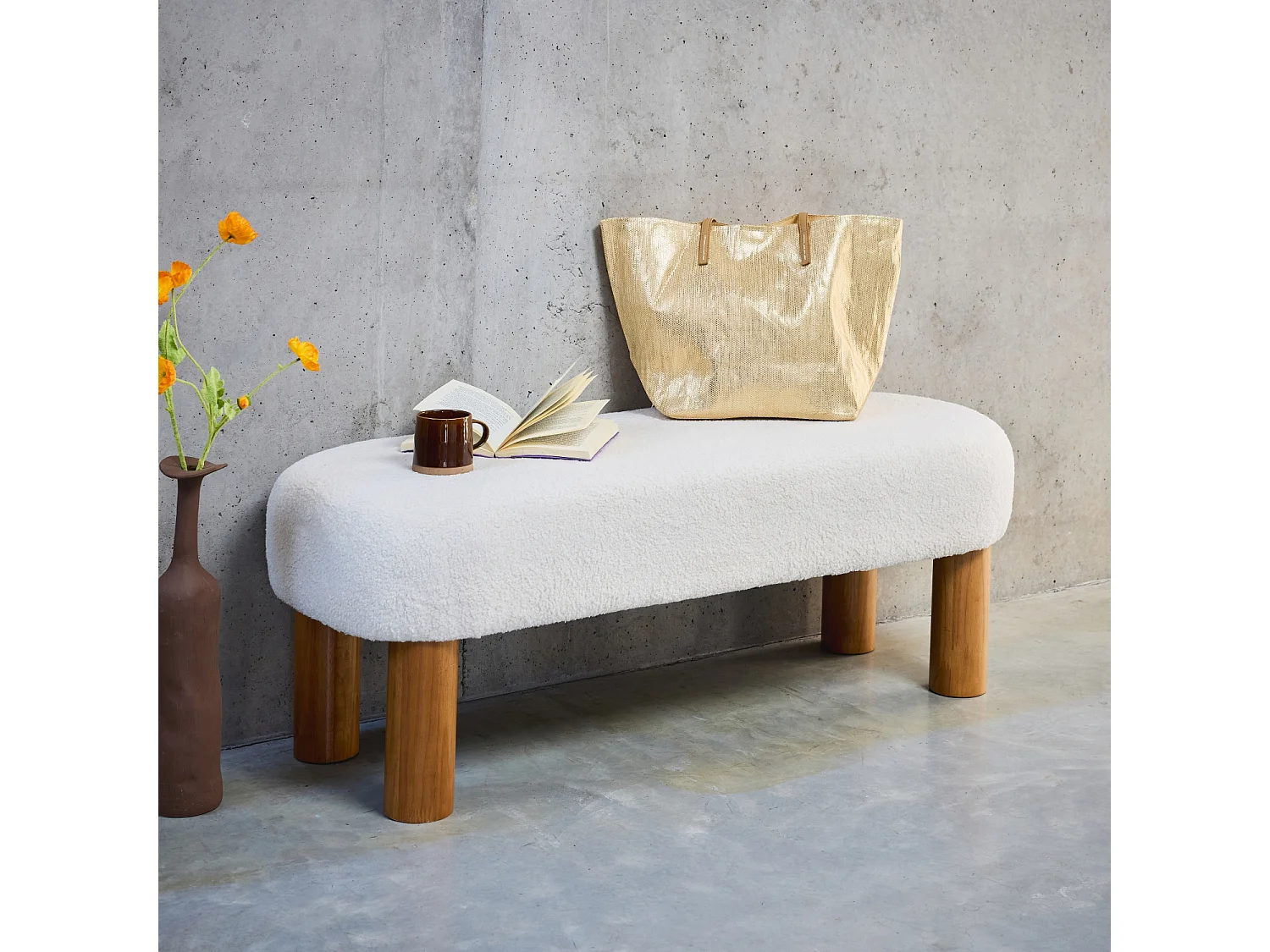 Panca in legno di gomma e tessuto bouclé, bianco