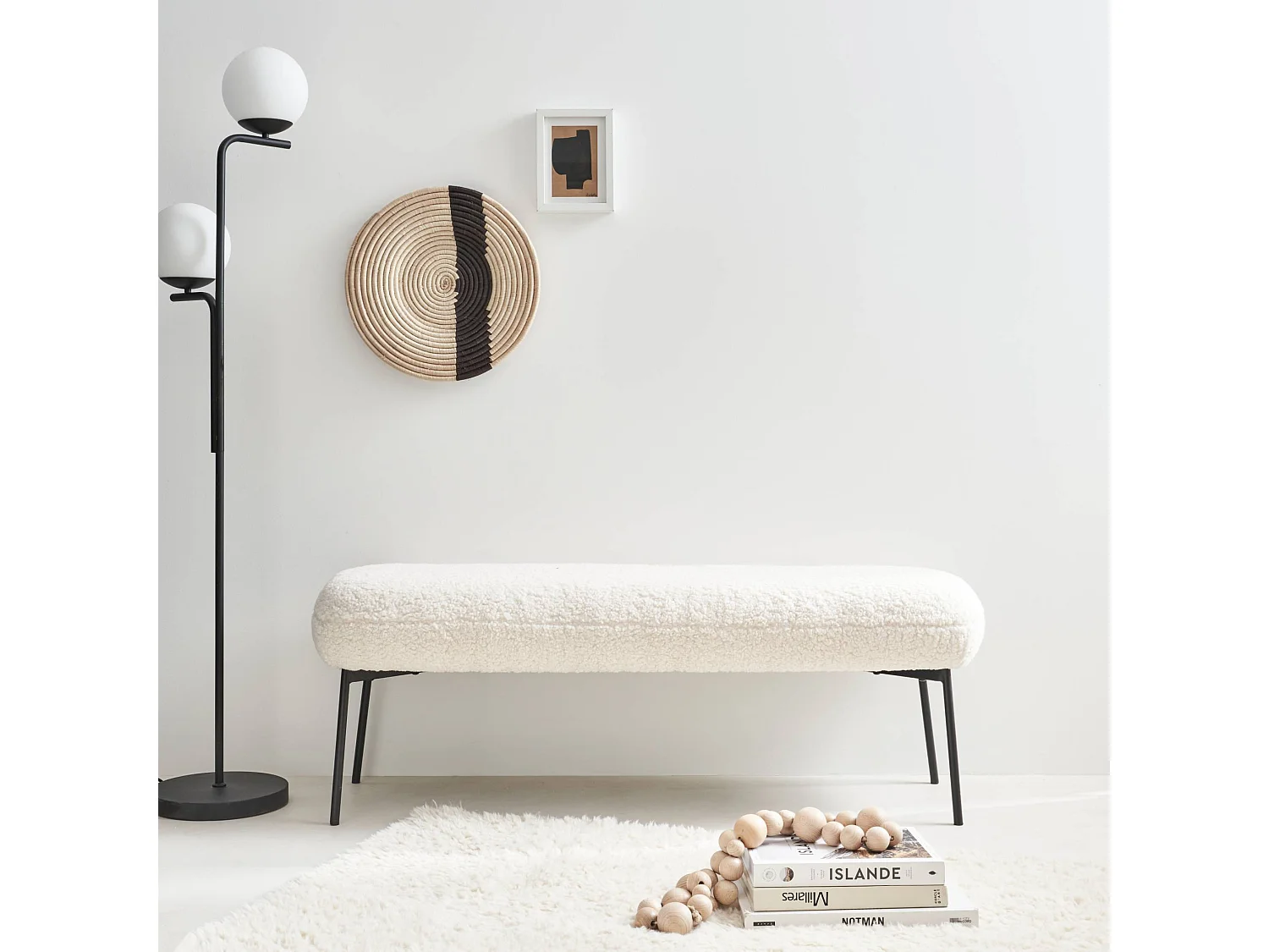 Banco, extremo de la cama con revestimiento de borreguito crudo