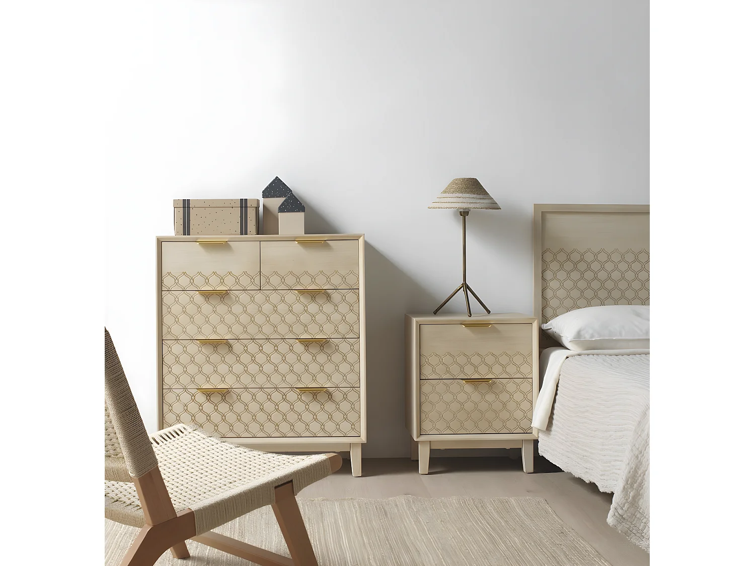 Mesita de noche 2 cajones chapada con roble y color beige