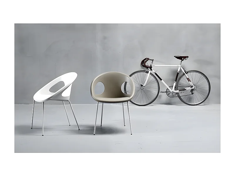 Chaise design DROP pieds chromés