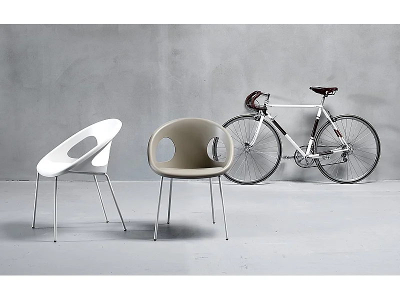 Chaise design DROP pieds chromés