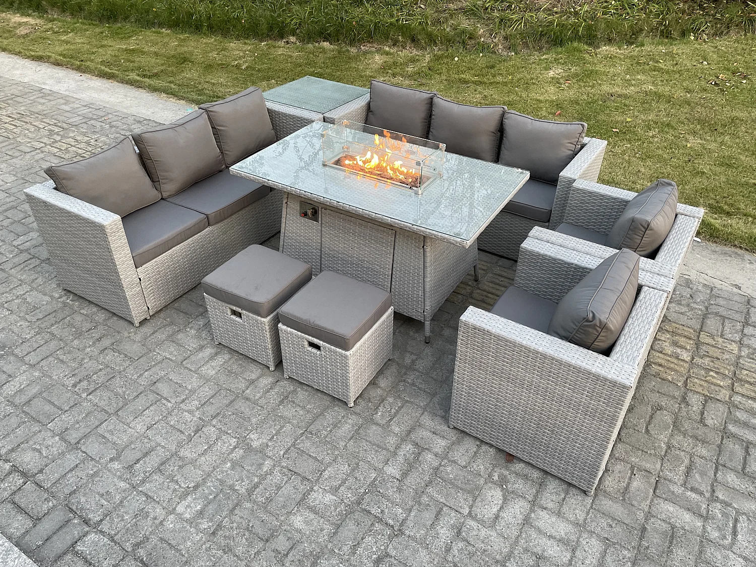 Polyrattan Gartenmöbel Set im Freien Gas Feuertisch Sofa Sets mit 2 Sessel Beistelltisch 2 Kleiner Hocker Gas Feuerstelle Helles Grau
