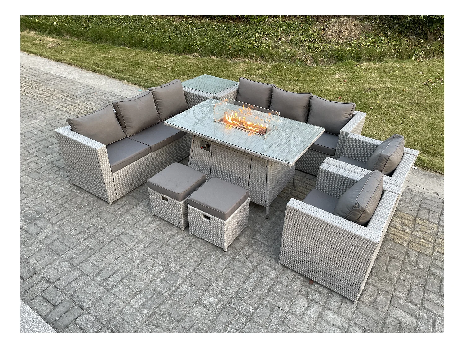 Polyrattan Gartenmöbel Set im Freien Gas Feuertisch Sofa Sets mit 2 Sessel Beistelltisch 2 Kleiner Hocker Gas Feuerstelle Helles Grau