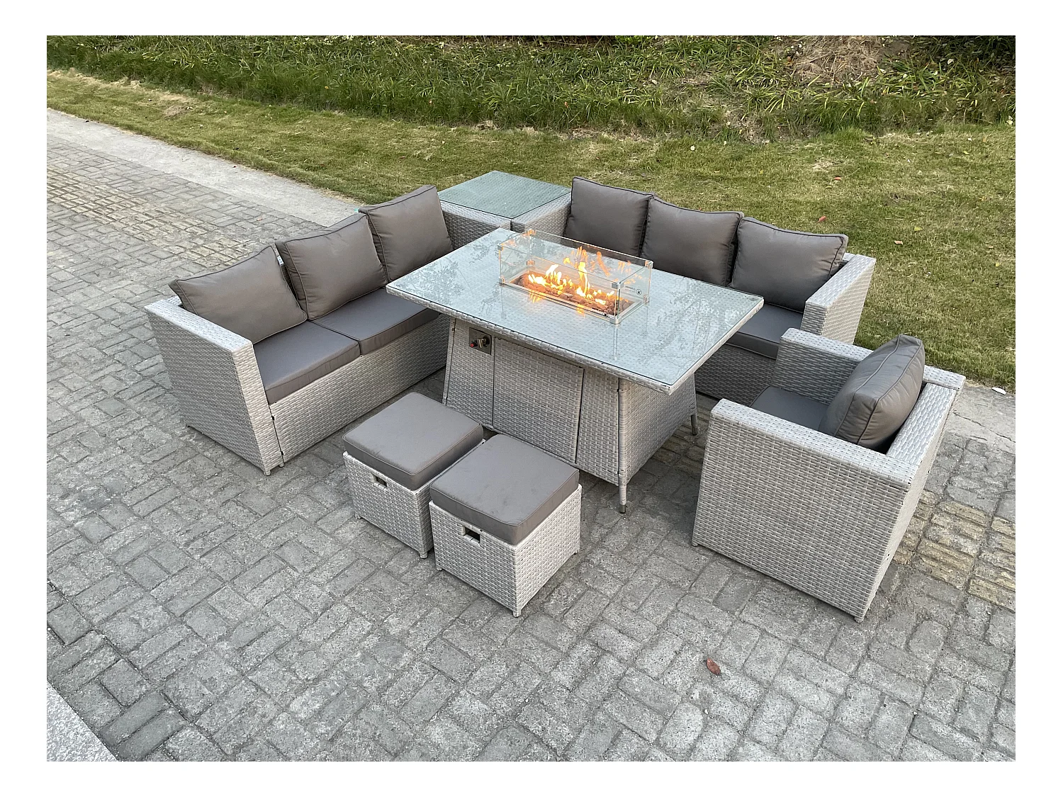 Gas Feuertisch für den Außenbereich Rattan Gartenmöbel Set mit Sofa Beistelltisch Sessel 2 Kleiner Hocker Gas Feuerstelle Helles Grau