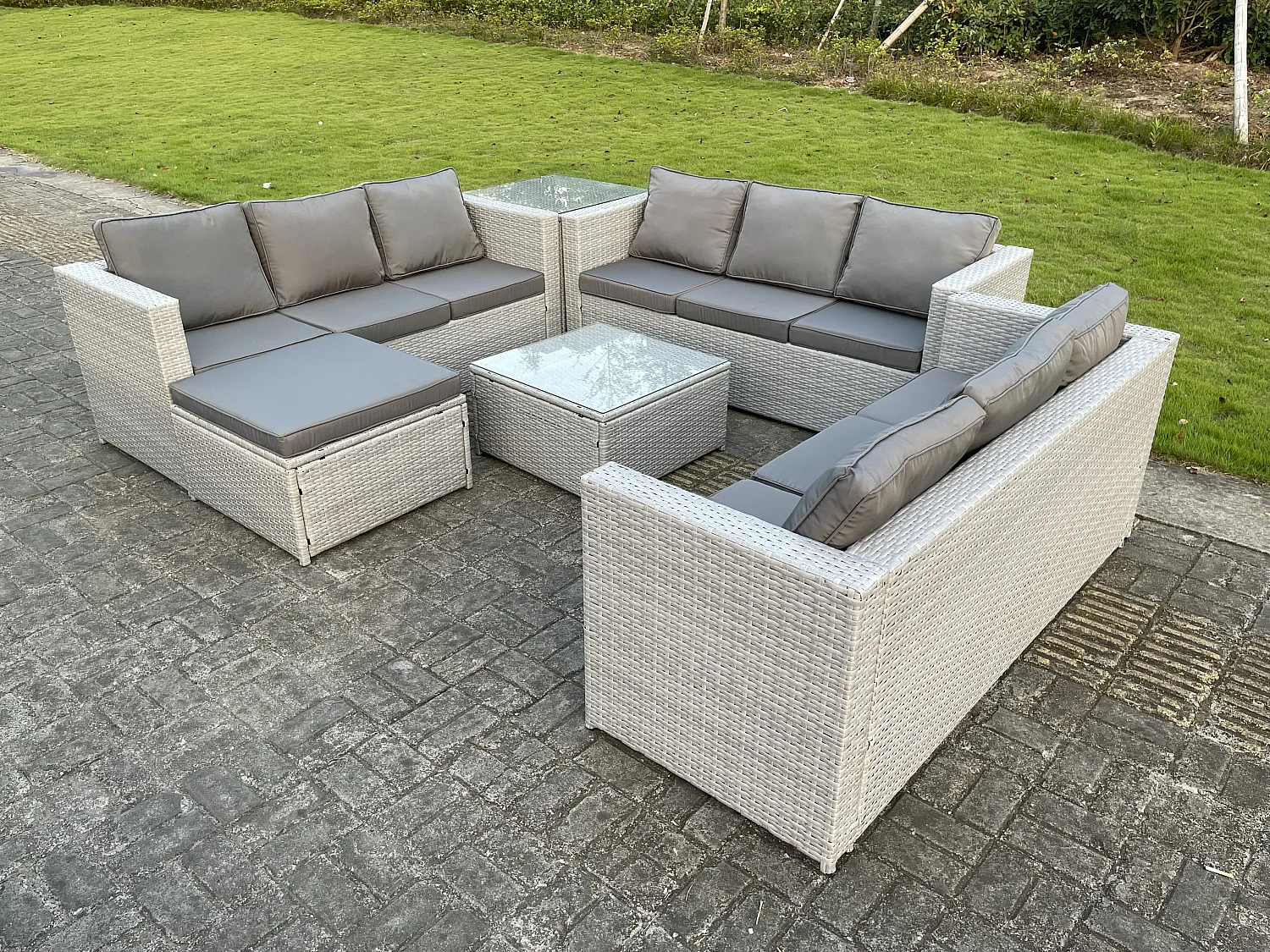 Polyrattan Gartenmöbel Set Rattan Sofa Set mit 3-Sitzer Sofa Beistelltisch Quadrat Couchtisch Großer Fußhocker Helles Grau