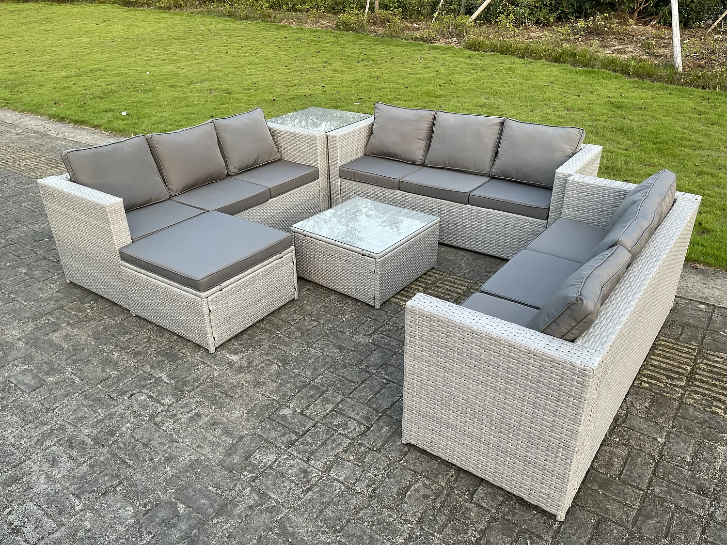 Polyrattan Gartenmöbel Set Rattan Sofa Set mit 3-Sitzer Sofa Beistelltisch Quadrat Couchtisch Großer Fußhocker Helles Grau