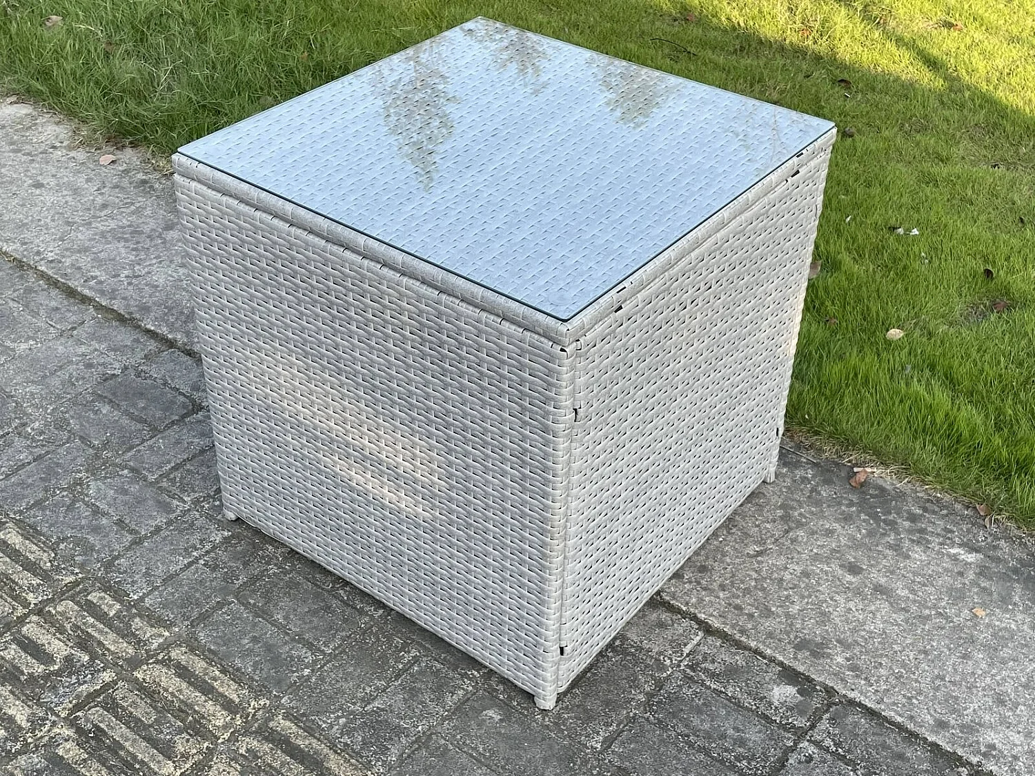 Polyrattan Gartenmöbel Set Rattan Sofa Set mit 3-Sitzer Sofa Beistelltisch Quadrat Couchtisch Großer Fußhocker Helles Grau