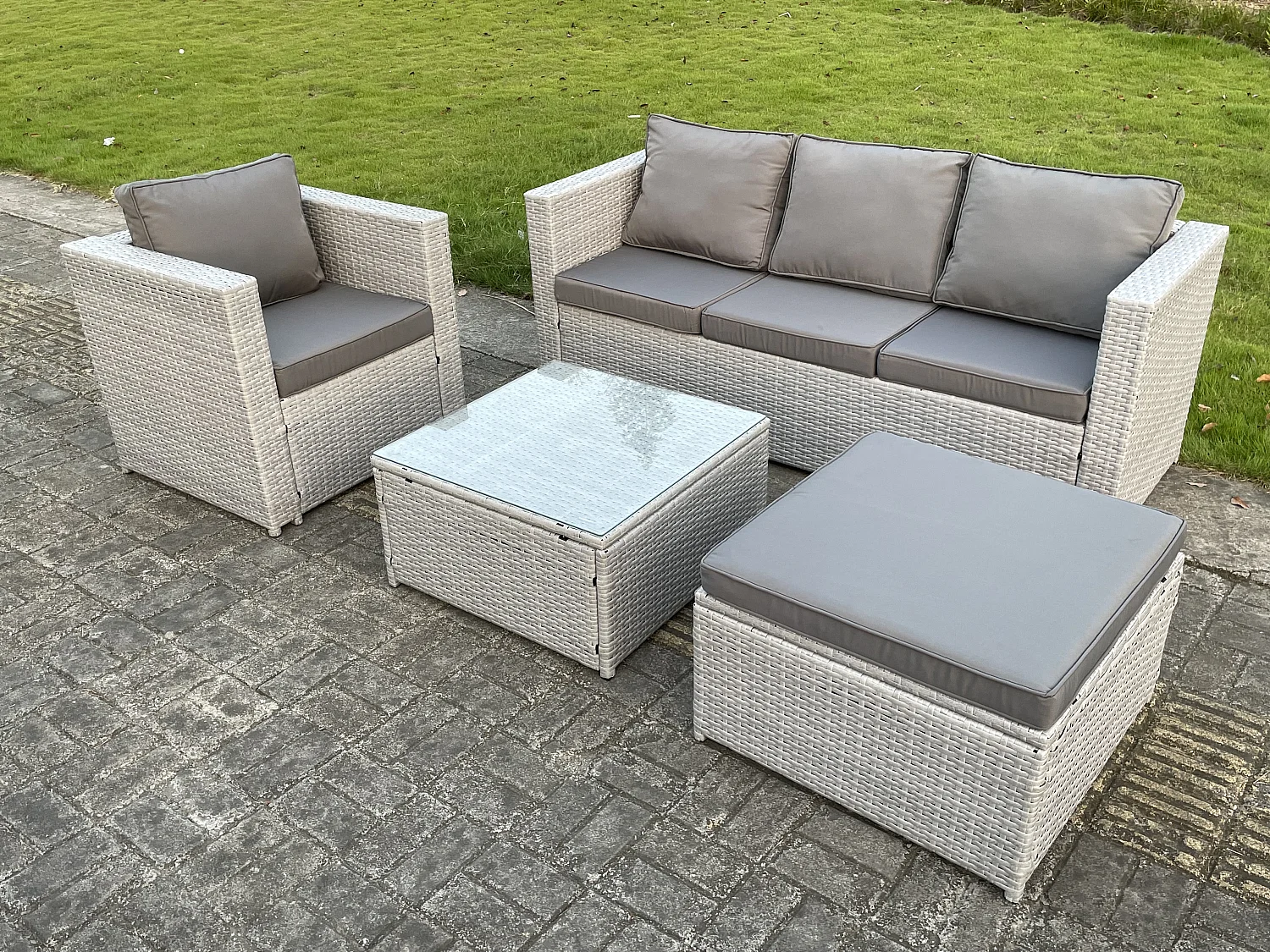 Polyrattan Gartenmöbel Set 5-Sitzer Rattan Sofa Set mit 3-Sitzer Sofa Sessel Quadrat Couchtisch Großer Fußhocker Helles Grau