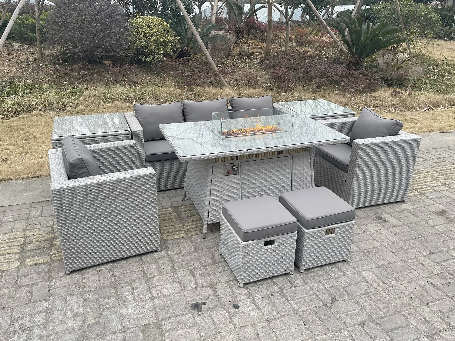7-Sitzer Polyrattan Gartenmöbel Set im Freien Gas Feuertisch Sofa Sets mit 2 Sessel 2 Beistelltisch 2 Kleiner Hocker Helles Grau