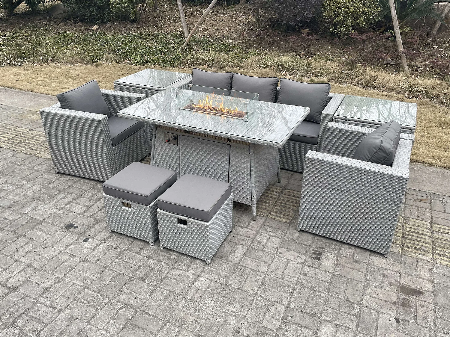 7-Sitzer Polyrattan Gartenmöbel Set im Freien Gas Feuertisch Sofa Sets mit 2 Sessel 2 Beistelltisch 2 Kleiner Hocker Helles Grau