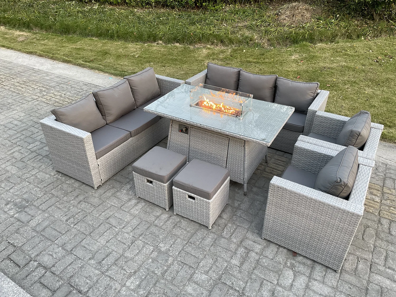 Gas Feuertisch für den Außenbereich Rattan Gartenmöbel Set mit 2 Sofa  2 Sessel 2 Kleiner Hocker Gas Feuerstelle Helles Grau