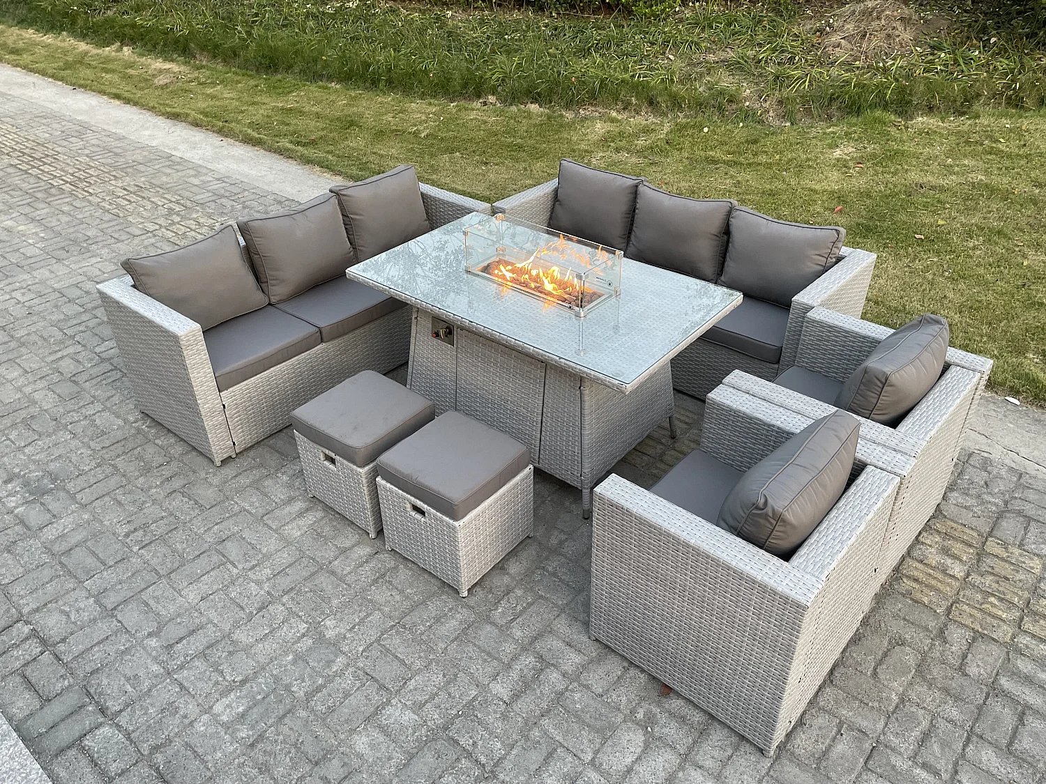 Gas Feuertisch für den Außenbereich Rattan Gartenmöbel Set mit 2 Sofa  2 Sessel 2 Kleiner Hocker Gas Feuerstelle Helles Grau
