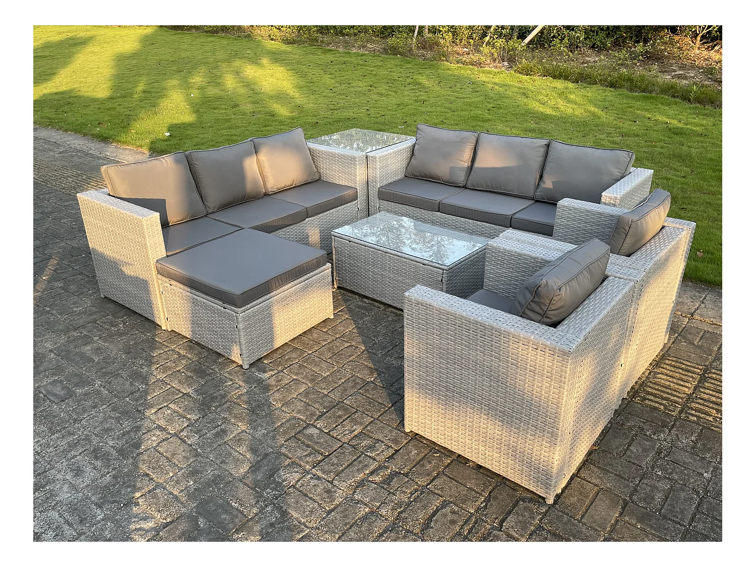 9-Sitzer Rattan Gartenmöbel Set mit 3-Sitzer Sofa 2 Sessel Beistelltisch Couchtisch Großer Fußhocker Helles Grau