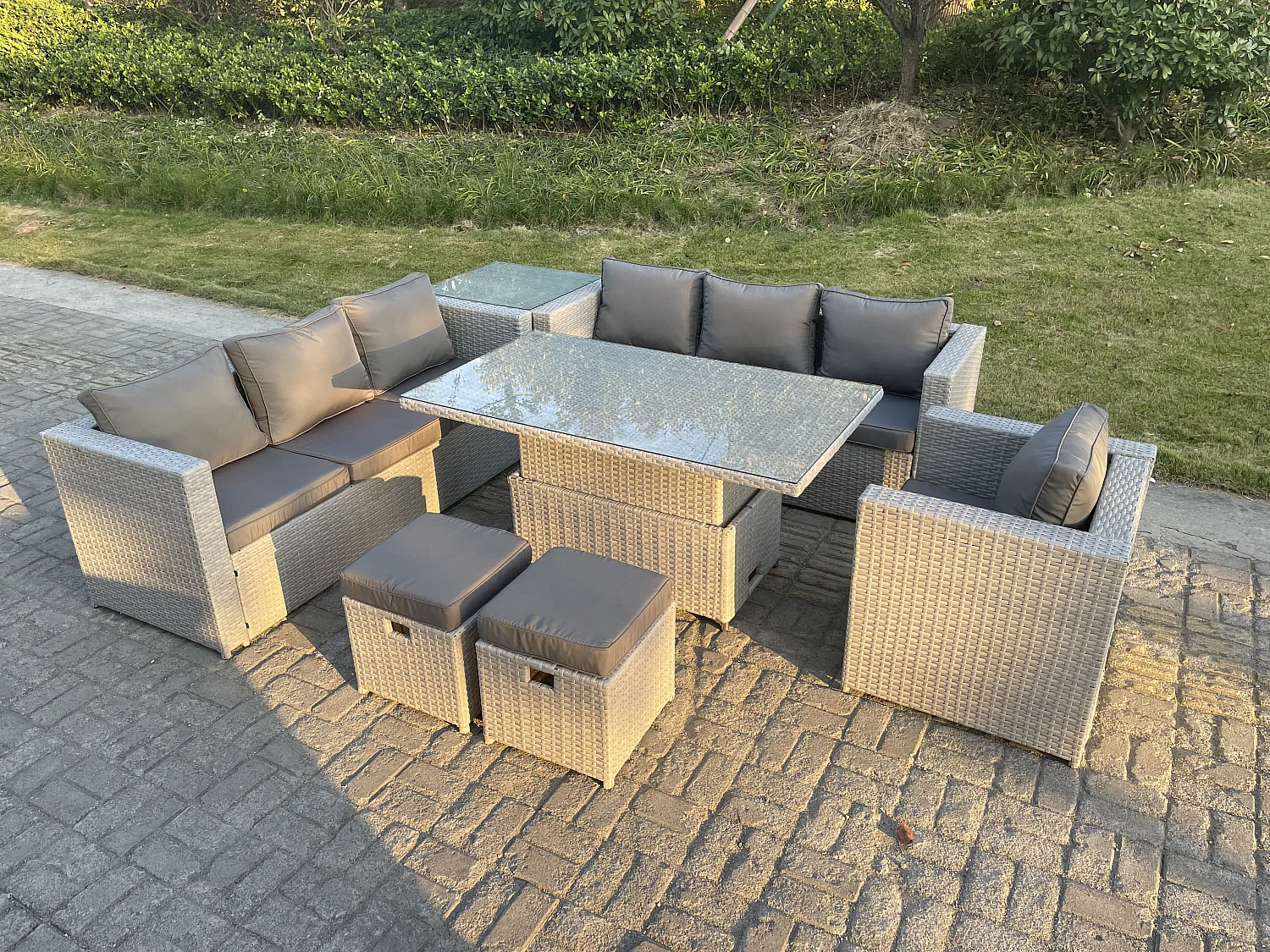 Polyrattan Essgruppe Gartenmöbel Set Höhe verstellbar Esstisch Set mit Sofa Sessel Beistelltisch Kleiner Fußhocker Helles Grau
