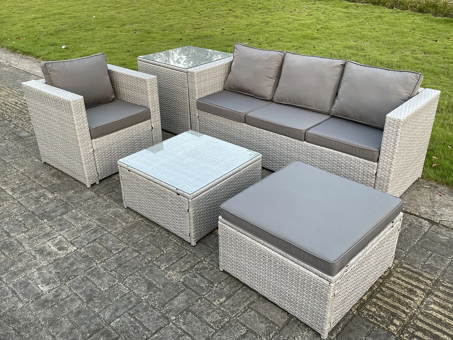 Polyrattan Gartenmöbel Set 5-Sitzer Rattan Sofa Set mit 3-Sitzer Sofa Beistelltisch Quadrat Couchtisch Großer Fußhocker Helles Grau