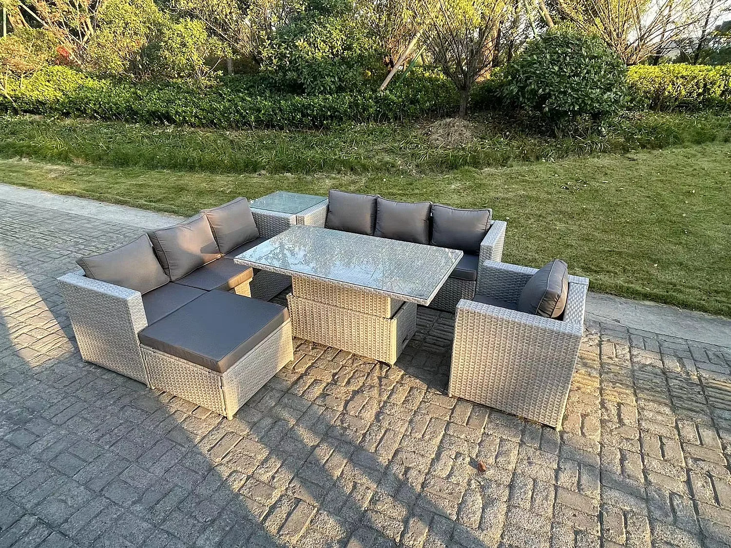 Polyrattan Essgruppe Gartenmöbel Set Höhe verstellbar Esstisch Set mit Sofa Sessel Beistelltisch Großer Fußhocker Helles Grau