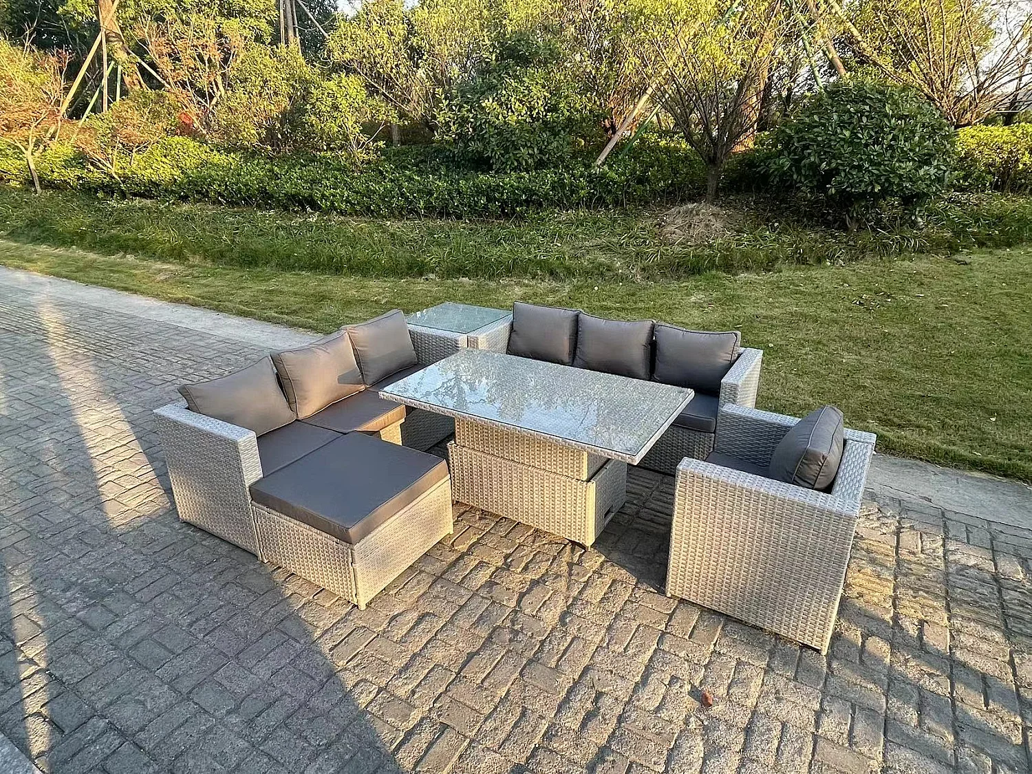 Polyrattan Essgruppe Gartenmöbel Set Höhe verstellbar Esstisch Set mit Sofa Sessel Beistelltisch Großer Fußhocker Helles Grau