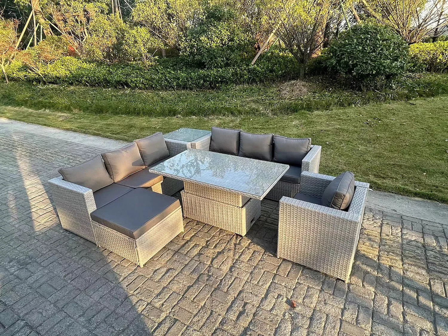 Polyrattan Essgruppe Gartenmöbel Set Höhe verstellbar Esstisch Set mit Sofa Sessel Beistelltisch Großer Fußhocker Helles Grau