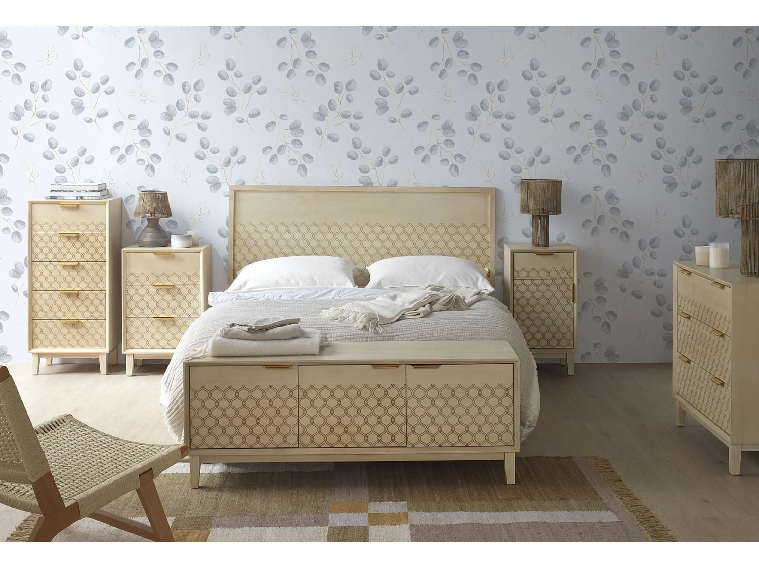 Commode plaquée chêne avec 5 tiroirs et couleur beige