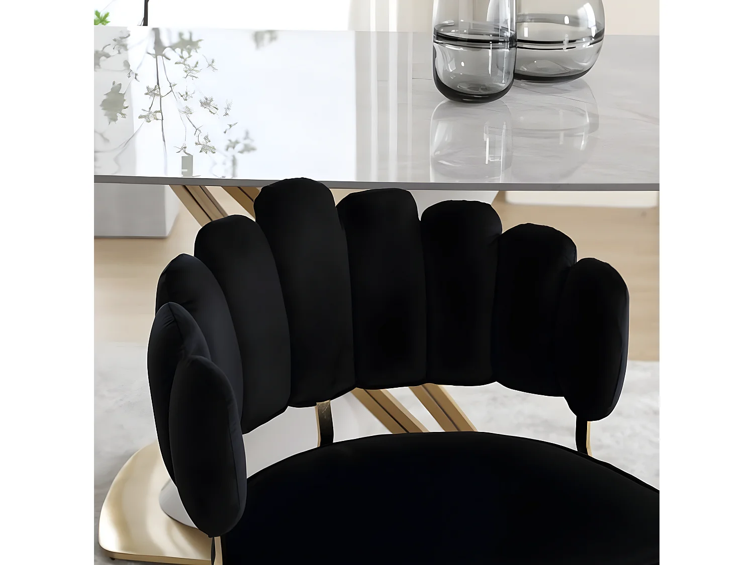 Ensemble de chaises rembourrées en velours doux, idéal pour la salle à manger