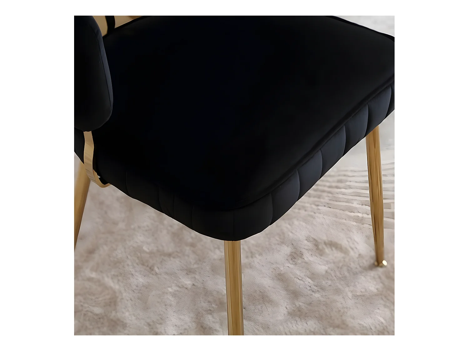 Ensemble de chaises rembourrées en velours doux, idéal pour la salle à manger