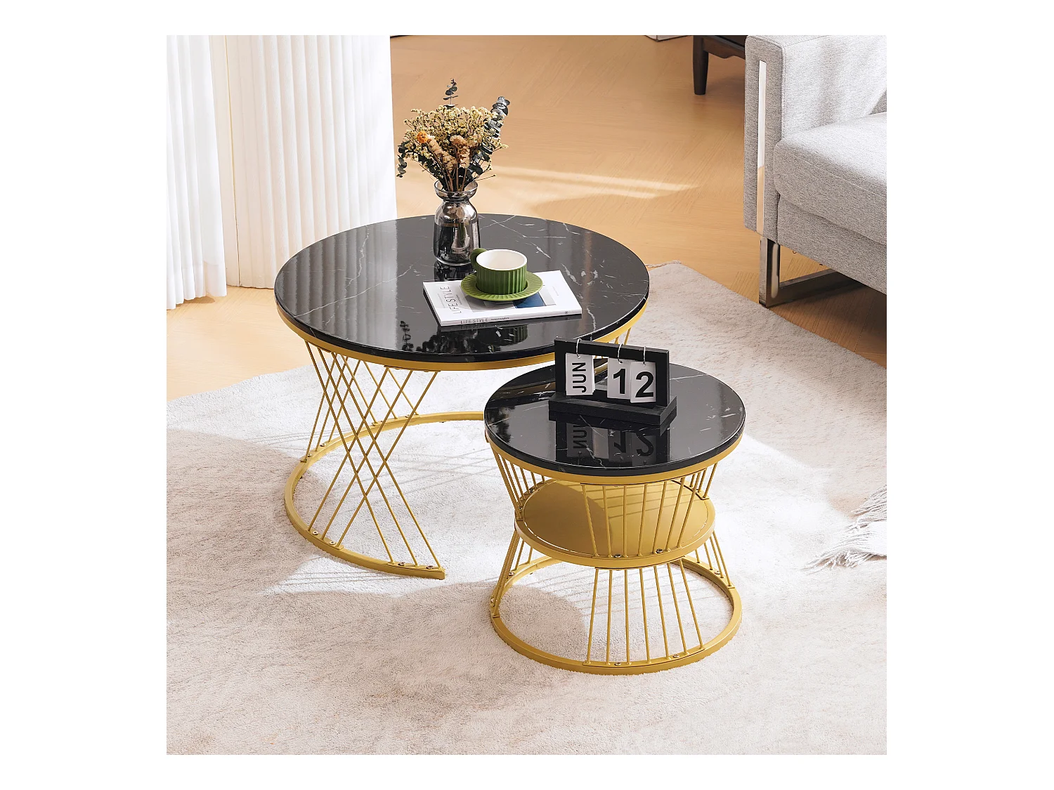 Lot de 2 tables basses gigognes, plateau en placage de marbre noir, structure en métal