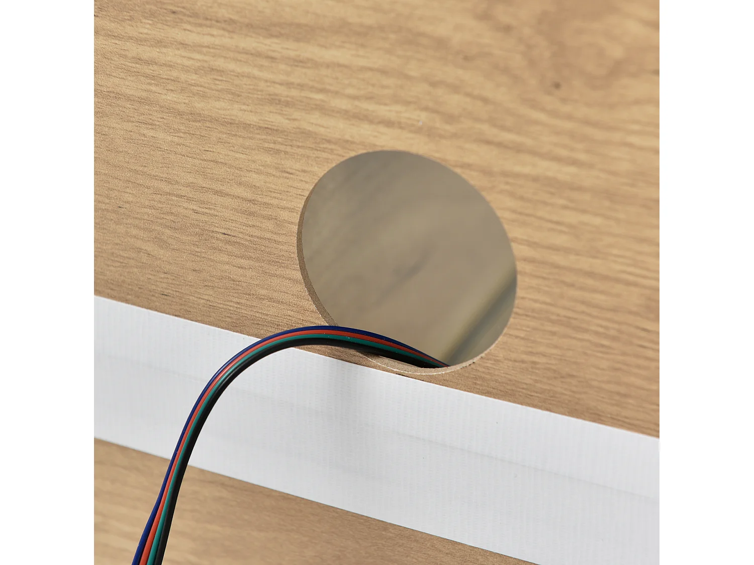 Komoda z oświetleniem LED, 3 drzwi, 3 szuflady, kolor drewna, do salonu lub jadalni