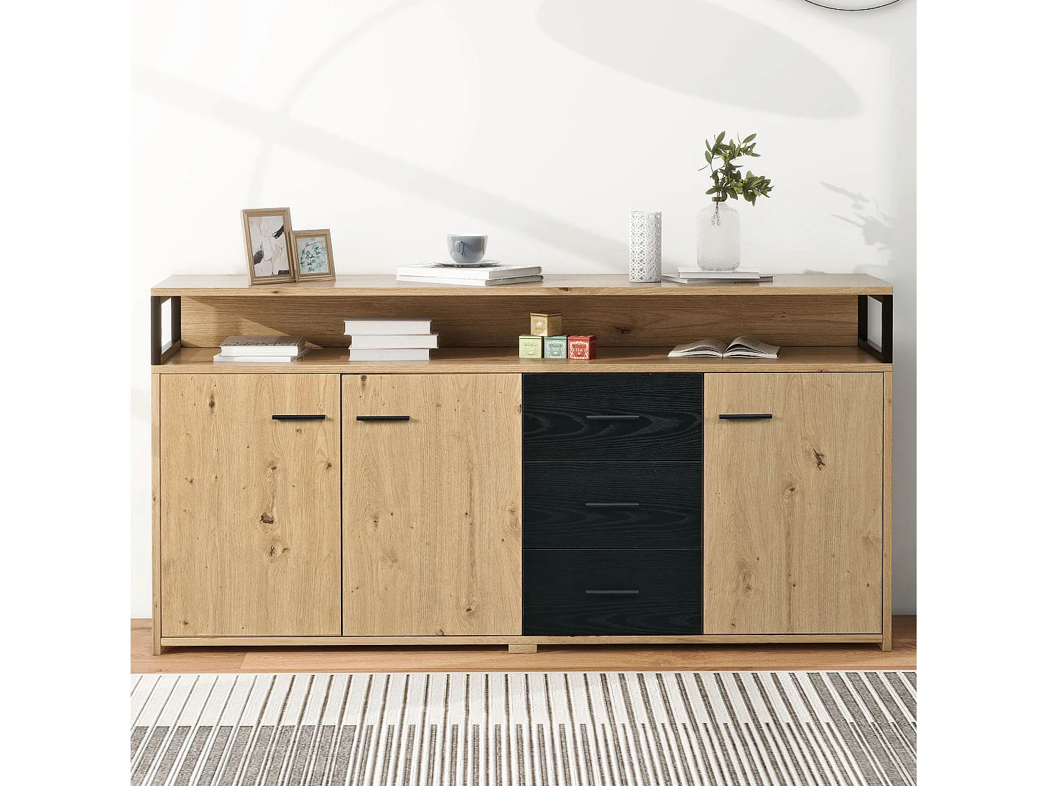 Buffet naturel avec 3 portes et 3 tiroirs de rangement, poignées en métal - pour salon et salle à manger