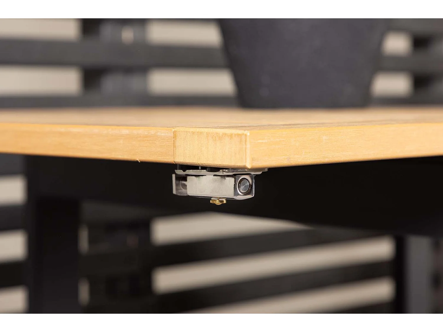 Diego café tafel B70xL70/132cm met extra plaat zwart.