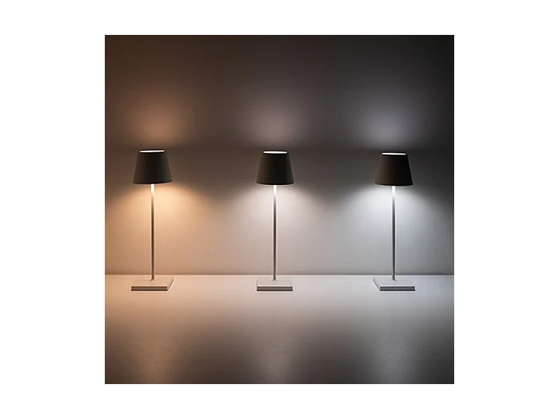 Lampe de table LED Poldina Pro Black, rechargeable et dimmable avec une autonomie allant jusqu'à 12 heures. IP65 extérieur.
