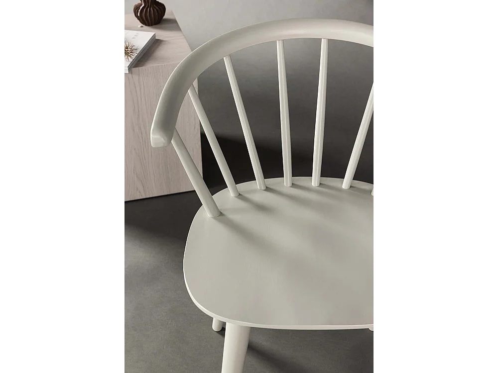 Bobby eetkamerstoel met armleuningen hout lichtgrijs.