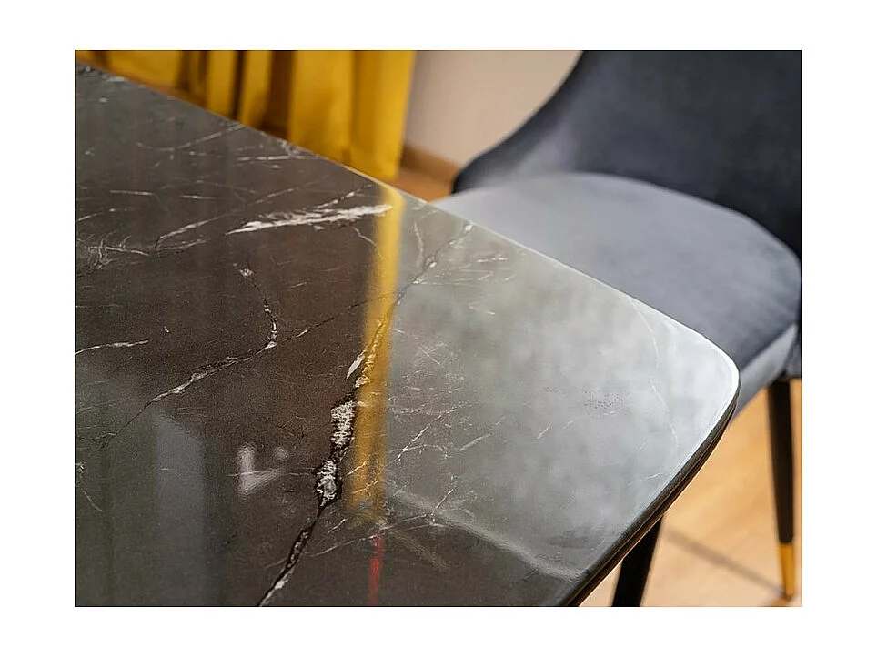 Tavolo da pranzo di design in marmo nero con gambe in metallo Control