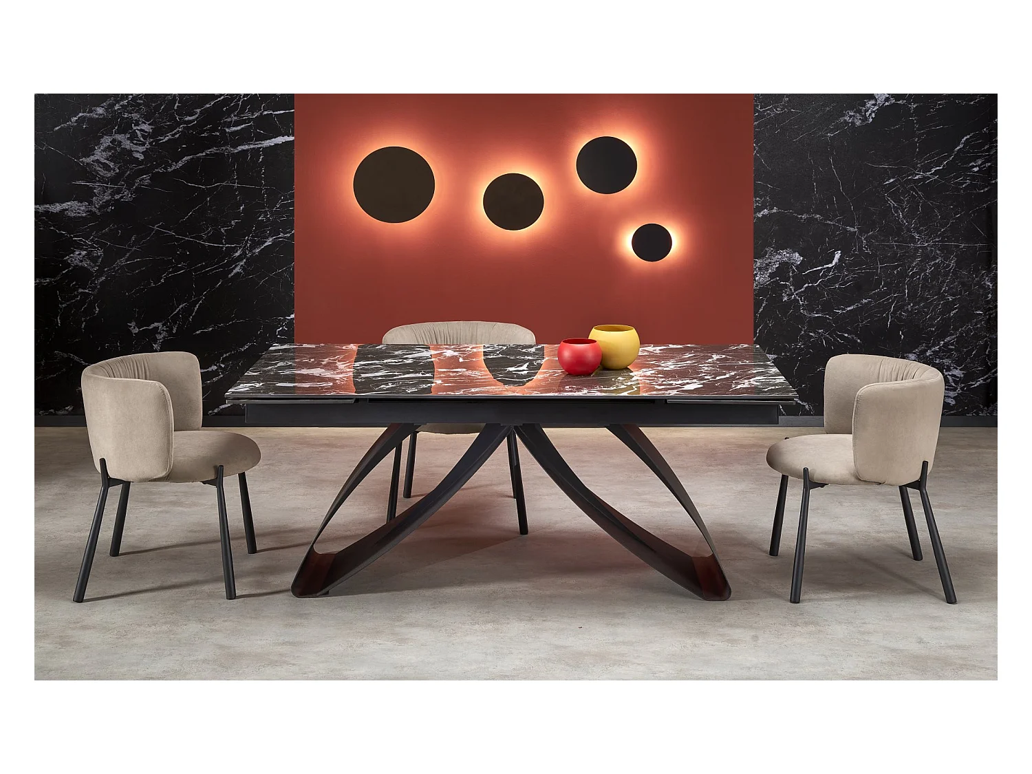 Mesa de comedor extensible Lizzy con tablero de mármol negro y pata central