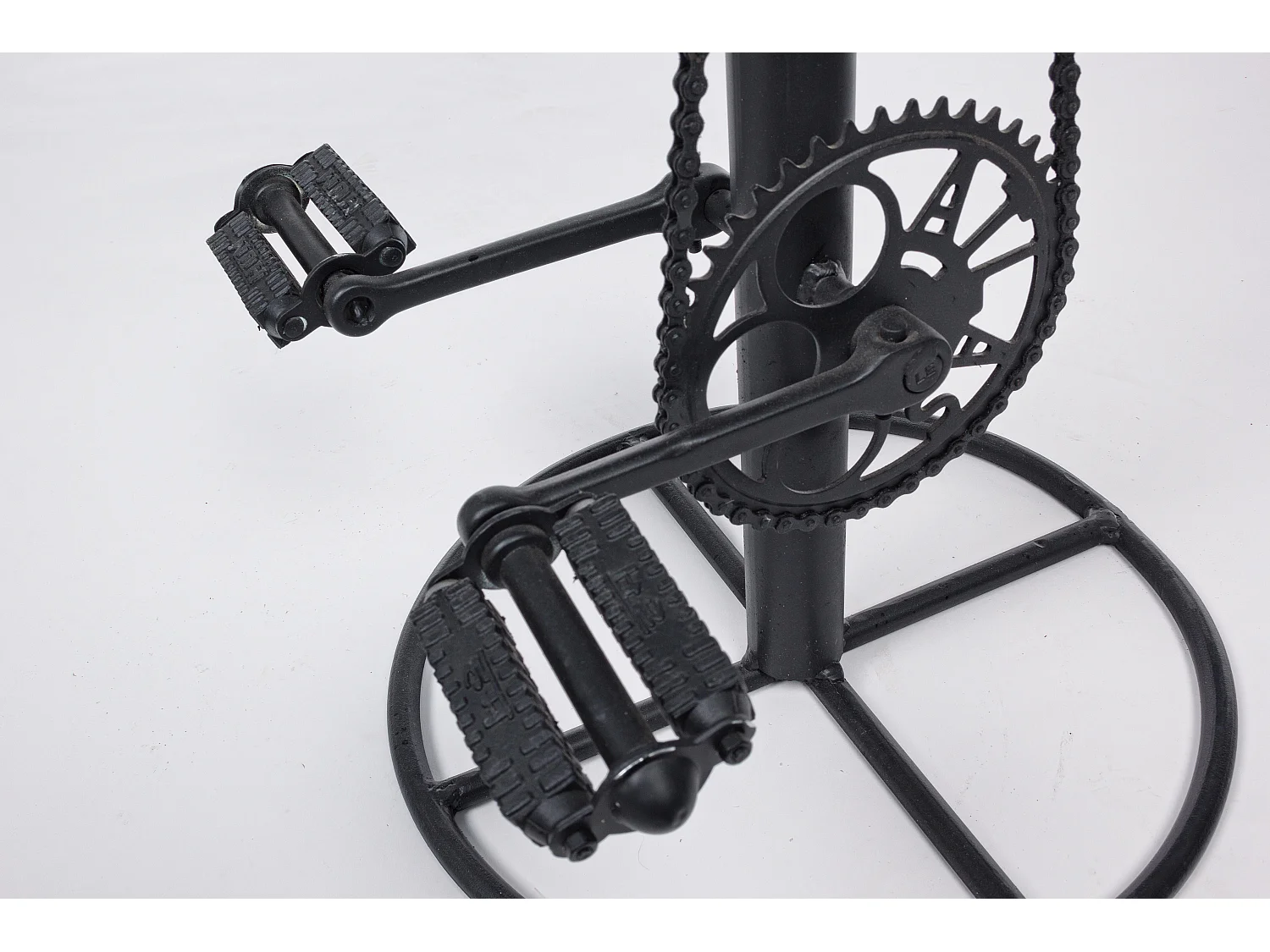 Tabouret de bar industriel bicyclette acier noir et cuir marron Alane