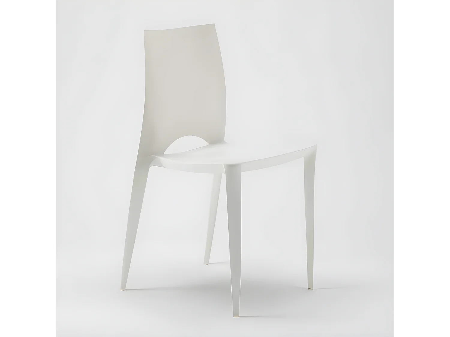 Chaise empilable polypropylène Lusko-Couleur Noir