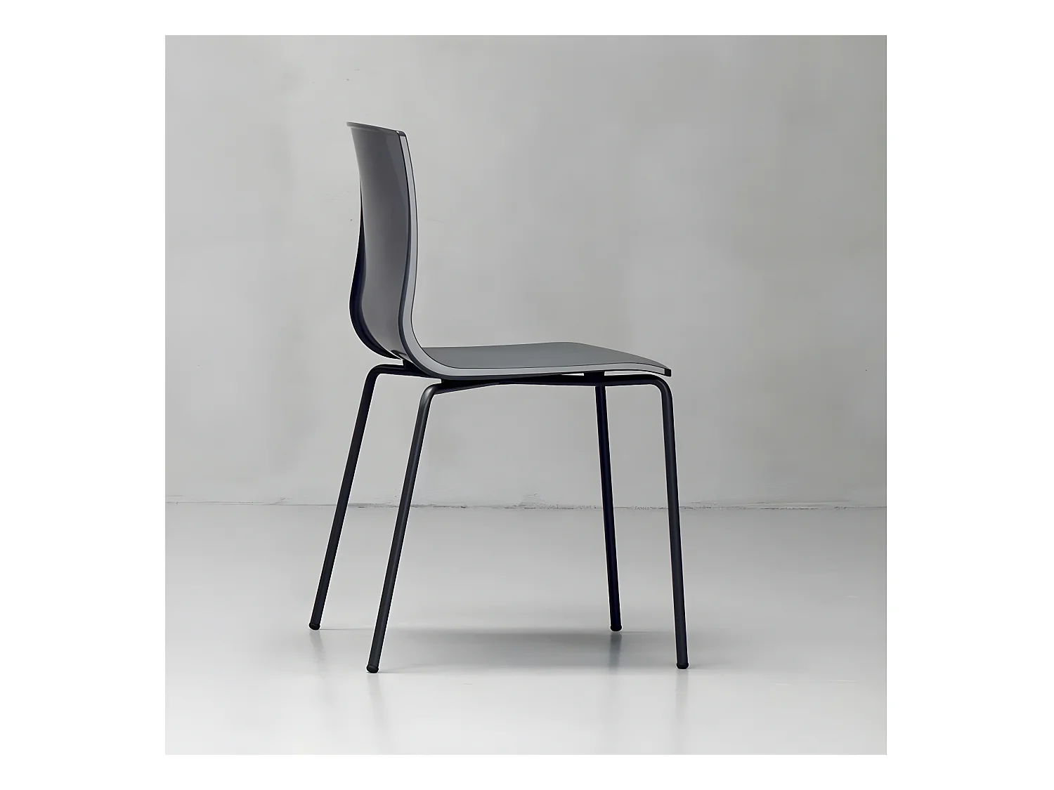 Chaise en polypropylène et pieds en métal Vanya - Lot de 4-Couleur Gris foncé