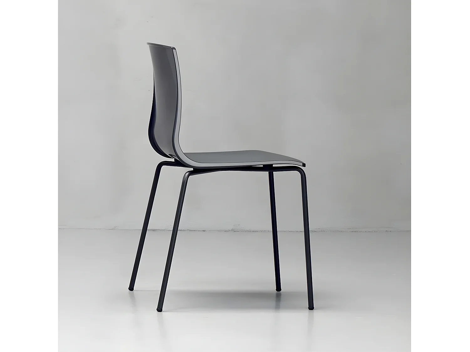 Chaise en polypropylène et pieds en métal Vanya - Lot de 4-Couleur Gris foncé