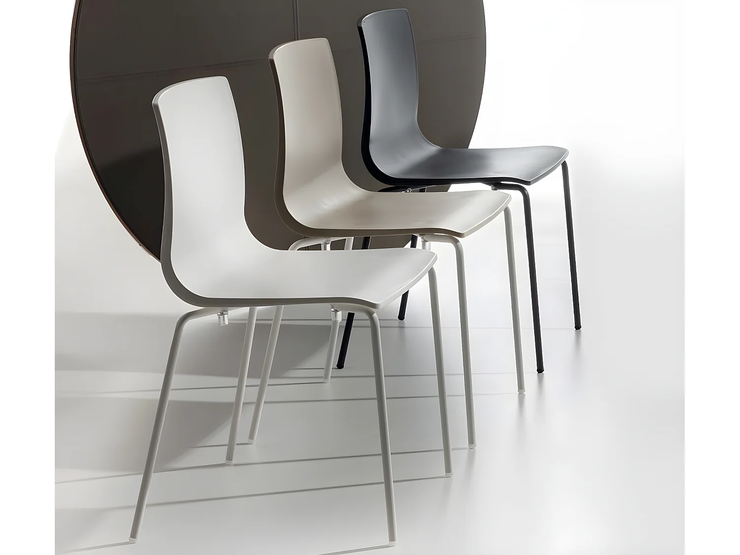 Chaise en polypropylène et pieds en métal Vanya - Lot de 4-Couleur Beige foncé