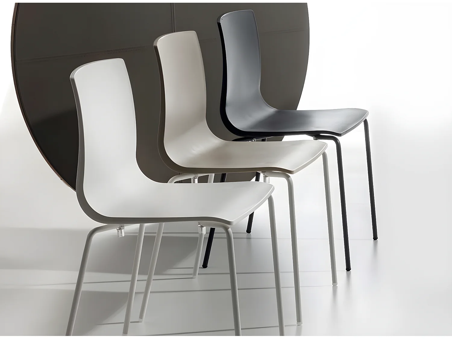 Chaise en polypropylène et pieds en métal Vanya - Lot de 4-Couleur Blanc cassé