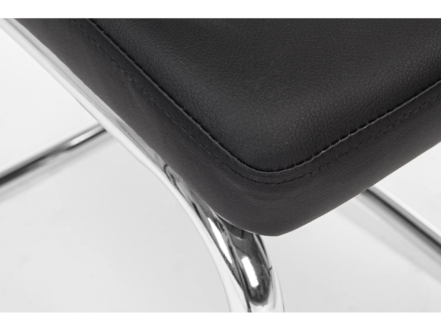 Lot de 4 chaises en simili cuir avec pieds acier chromé - Collection Thelma-Couleur Noir