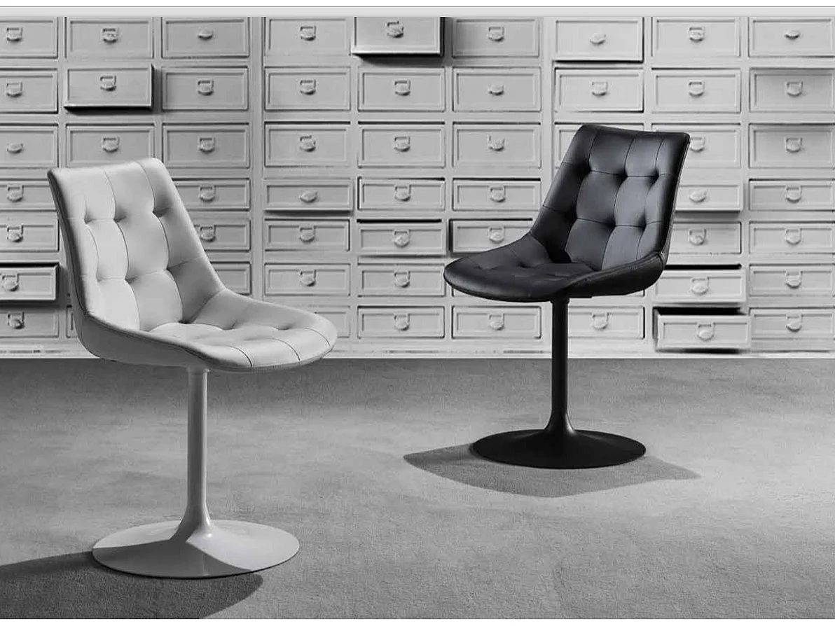 Fauteuil en faux cuir matelassé et pieds en métal Draiza - Lot de 2-Couleur Blanc