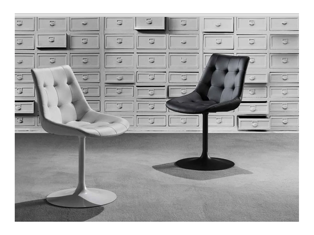 Fauteuil en faux cuir matelassé et pieds en métal Draiza - Lot de 2-Couleur Noir