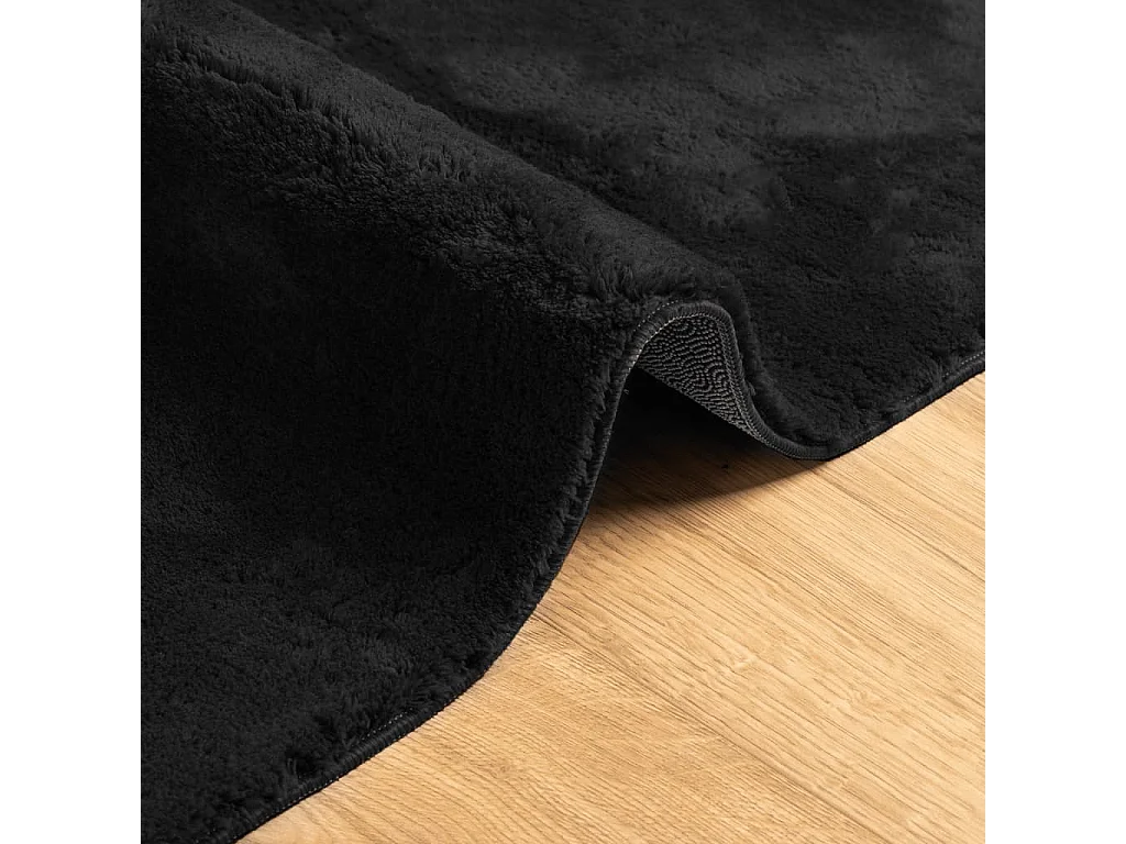 Tapis HUARTE à poils courts doux et lavable noir 140x200