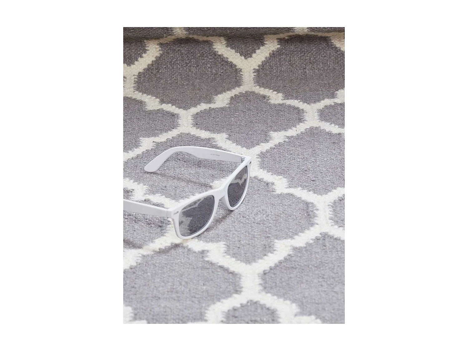 Tapis kilim 110x160 rectangle fait main en laine gris motif scandinave LYN12 AFRIRA